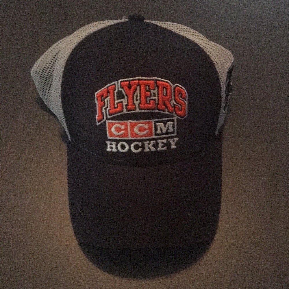 Philadelphia Flyers CCM snap back trucker hat NWOT